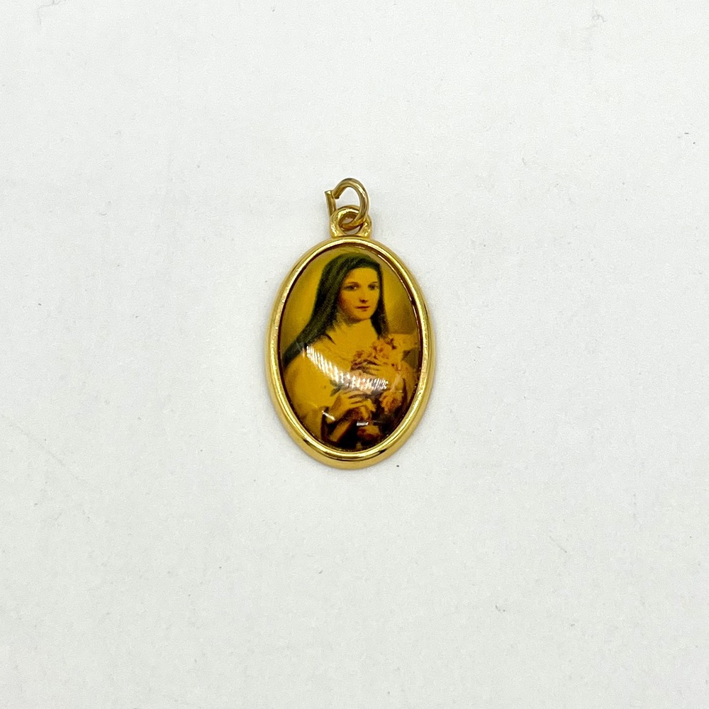 Religious Saint Medal Pendant Gold Tone Oval Charm Necklace‎ Jewelry